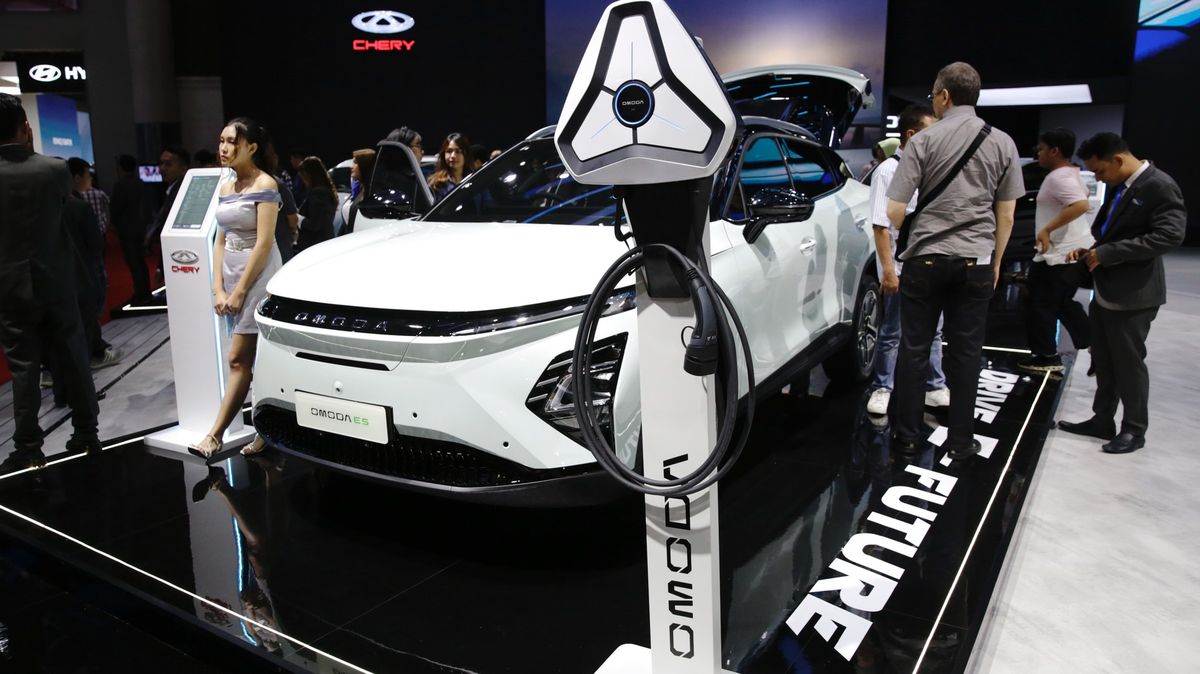 Číňané chtějí vyrábět elektromobily v Evropě už letos